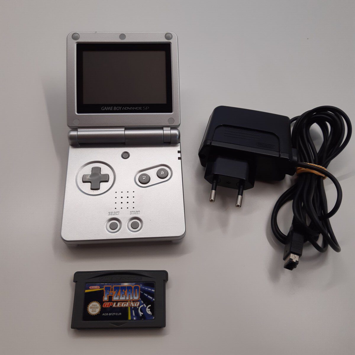 GameBoy Advance System Platinum Silver - Limited Edition