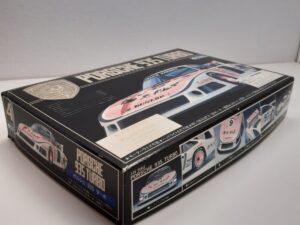 Gunze Sangyo Porsche 935 Turbo model kit