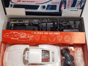 Gunze Sangyo Porsche 935 Turbo model kit