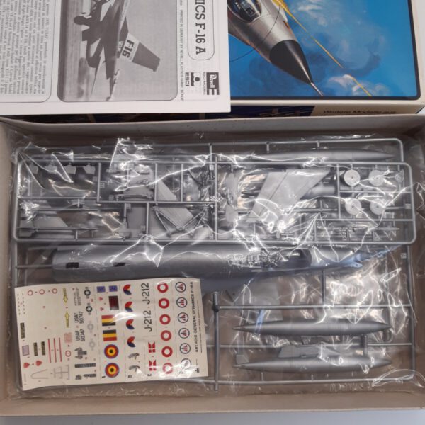 Revell General Dynamics F-16 A model kit
