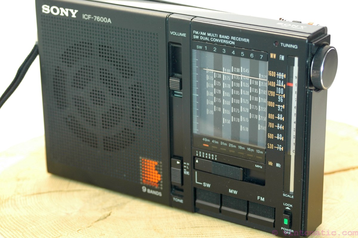 Sony ICF-7600A World Band Receiver - MW/SW/FM - Radio