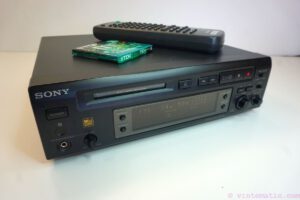 Sony MiniDisc Player Recorder MDS-S37 with Remote