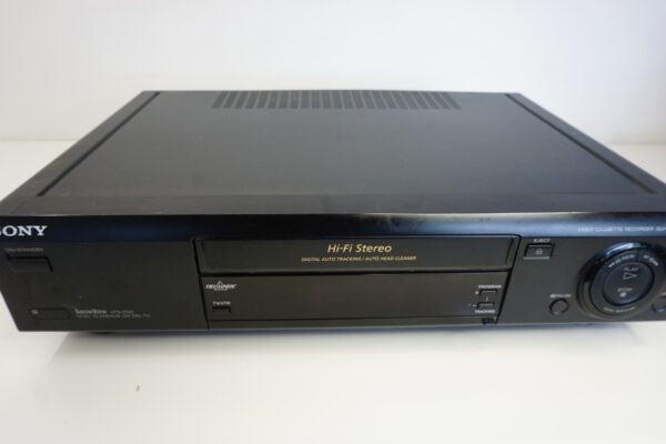 Sony SLV-E720 is a Hi-Fi Stereo VHS video recorder