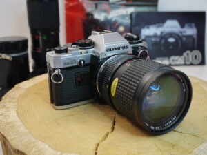 Olympus O|M10 SLR camera