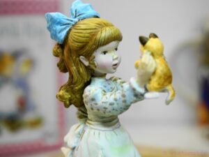 Sarah Kay Figurine – DeAgostini – Atlas – Limited Edition - Girl with kitten