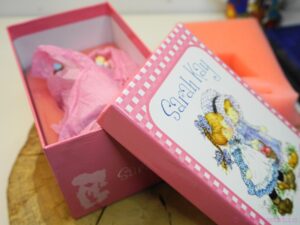 Sarah Kay Figurine – DeAgostini – Atlas – Limited Edition - Girl with kitten