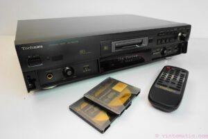 Technics MiniDisc Player/Recorder Deck SJ-MD150 with Remote and two used blank Sony MinDisc's