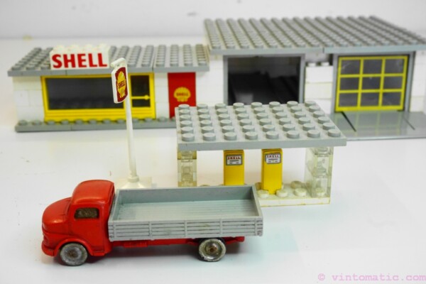 Lego system set Shell Service Station / Gas station model number 325