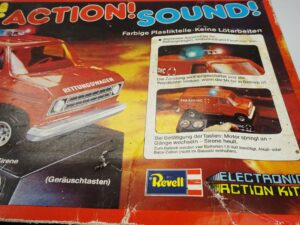 Revell Ford Paramedic Van Electronic Action 1:20