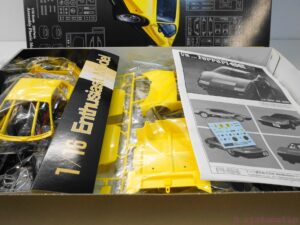 Fujimi 1:16 Scale Ferrari Berlinetta Boxer BB512 Model Kit - Yellow