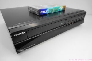 Toshiba RD-XV80 DVD & HiFi Stereo VCR Recorder