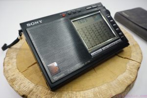Sony ICF-7700 World Band receiver handheld radio