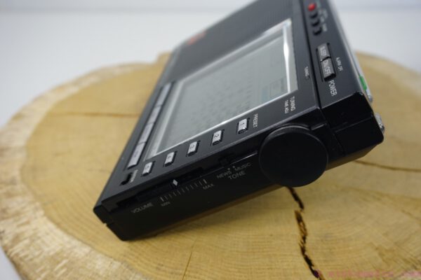 Sony ICF-7700 World Band receiver handheld radio