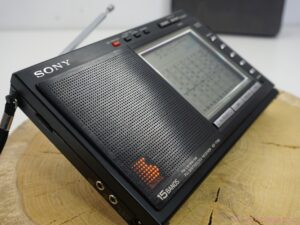 Sony ICF-7700 World Band receiver handheld radio