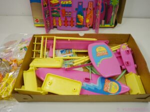 Vintage 1987 California Dream Barbie SURF 'N SHOP play set - Mattel