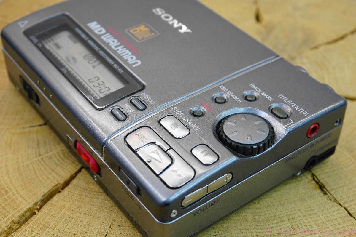 Sony MD Walkman MZ-R3 Portable Minidisc Recorder + Minidisc