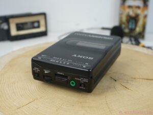 SONY WALKMAN WM-F2061 AM/FM PORTABLE CASSETTE PLAYER