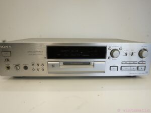 Sony Minidisc Recorder Deck MDS-JB930 QS + Blank Minidisc