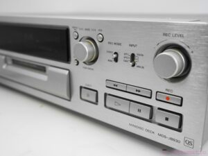 Sony Minidisc Recorder Deck MDS-JB930 QS + Blank Minidisc