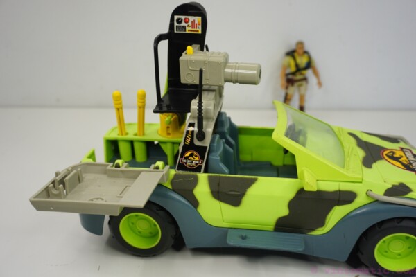 Hasbro Jurassic Park Ground Tracker Vehicle and Action Figure