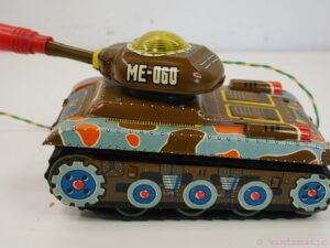 ME-060 Battery-Operated Remote Control Tin Toy Tank