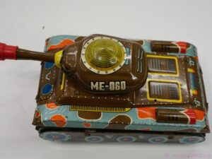 ME-060 Battery-Operated Remote Control Tin Toy Tank