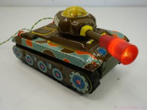 ME-060 Battery-Operated Remote Control Tin Toy Tank