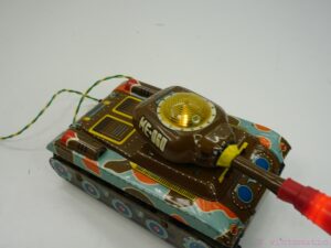 ME-060 Battery-Operated Remote Control Tin Toy Tank