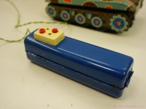 ME-060 Battery-Operated Remote Control Tin Toy Tank
