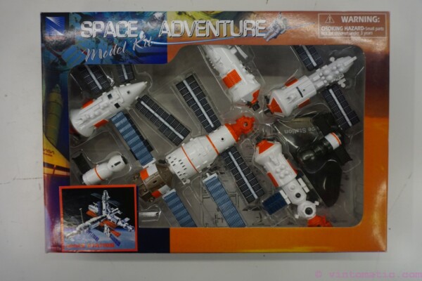 Lot of 4 New-Ray Toys Space Adventure Model Kits - Vintage, New in Box