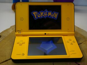 Nintendo DSi XL Console - yellow