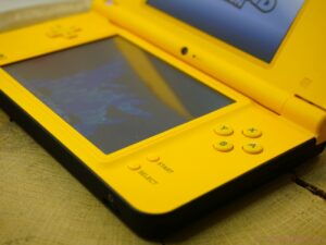 Nintendo DSi XL Console - yellow