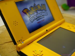 Nintendo DSi XL Console - yellow