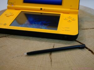 Nintendo DSi XL Console - yellow