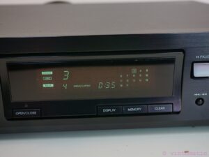 Onkyo DX-7222 Compact Disc / CD Player with Remote - Vintomatic
