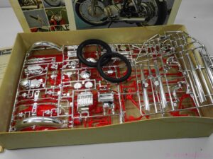 Revell Yamaha Grand Prix 350 1:8 scale model kit