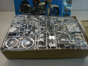 Revell Harley-Davidson Police Bike 1:8