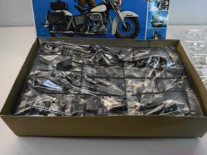 Revell Harley-Davidson Police Bike 1:8