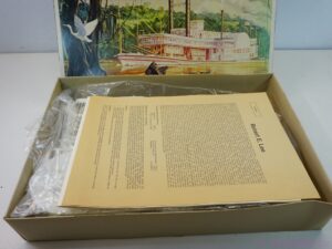 Revell Robert E. Lee Mississippi River Boat Model Kit - 1:275 Scale - Kit H-323