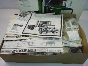 MATCHBOX AMT 1/25 Scale Kenworth Alaskan Hauler Model Kit
