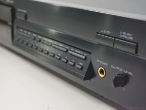 Yamaha CDX-890 CD player