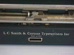 Tom Hanks’ Favorite: Vintage Smith Corona Clipper Typewriter