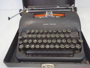 Tom Hanks’ Favorite: Vintage Smith Corona Clipper Typewriter