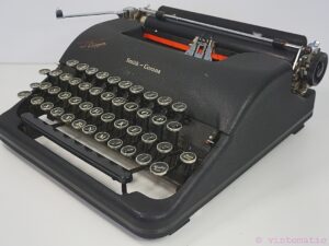 Tom Hanks’ Favorite: Vintage Smith Corona Clipper Typewriter