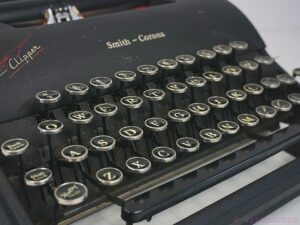 Tom Hanks’ Favorite: Vintage Smith Corona Clipper Typewriter