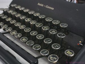Tom Hanks’ Favorite: Vintage Smith Corona Clipper Typewriter