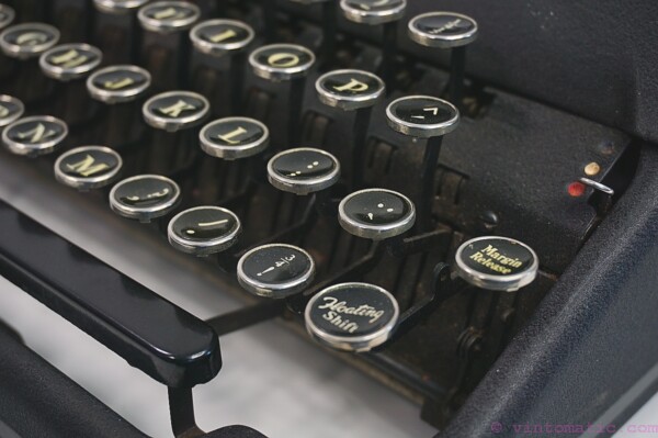 Tom Hanks’ Favorite: Vintage Smith Corona Clipper Typewriter