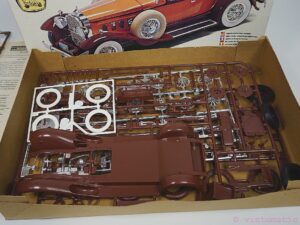 Monogram Classic 1930 Packard Boattail Speedster 1/24 Scale Model Kit