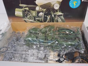 Protar Moto Guzzi V7 Police Type Motorcycle 1/9 Scale Model Kit