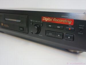 Sony MDS-JE330 Minidisc Deck MD Player Recorder and new Mini Disc